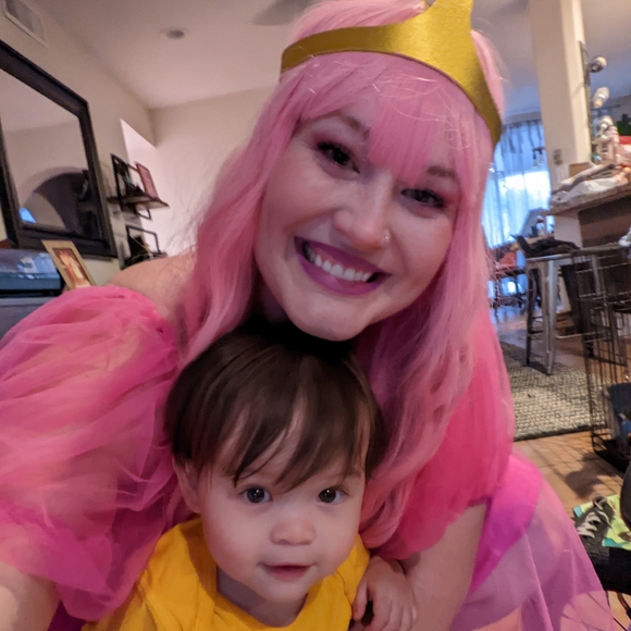 Meet your Posher, Courtney - Picture 2 of 3